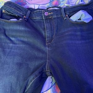 Mid-rise capri jeans